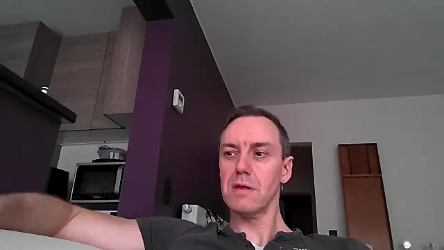 Snapshot of ploki2180 chatting on February 8, 2025, 12:28 pm ploki2180 online show from February 8, 2025, 12:28 pm