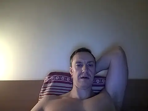 Snapshot of ploki2180 chatting on February 8, 2025, 9:57 pm ploki2180 online show from February 8, 2025, 9:57 pm