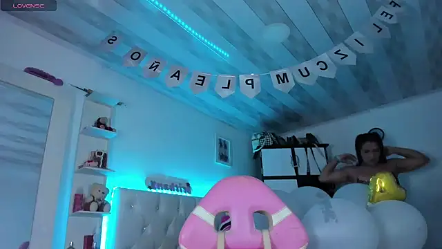 Snapshot of briitany_hot chatting on February 9, 2025, 10:43 pm briitany hot online show from February 9, 2025, 10:43 pm