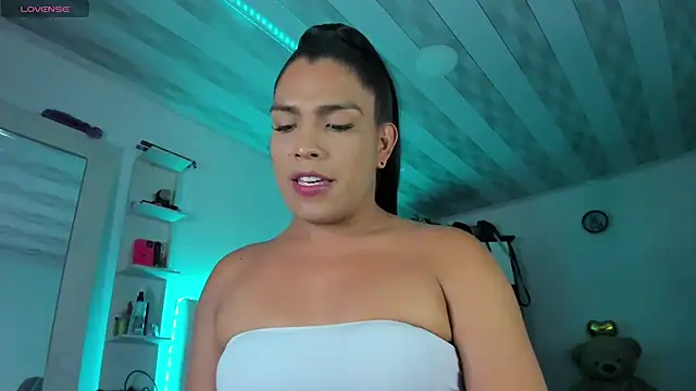 Snapshot of briitany_hot chatting on February 14, 2025, 12:19 am briitany hot online show from February 14, 2025, 12:19 am