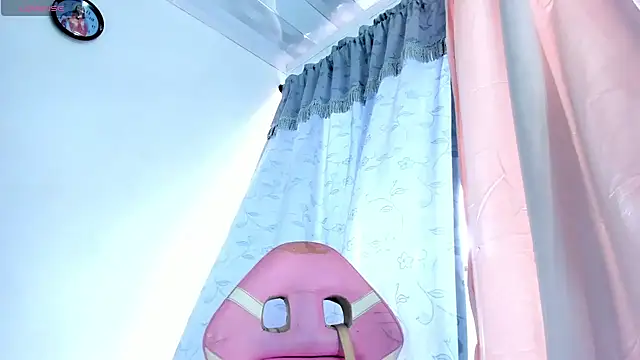 Snapshot of briitany_hot chatting on October 8, 2025, 6:38 pm briitany hot online show from October 8, 2025, 6:38 pm