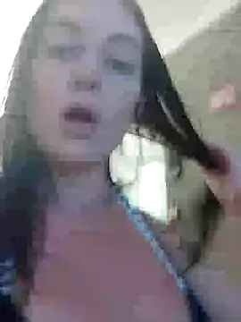 LilliThelo online show from December 3, 2024, 9:45 pm