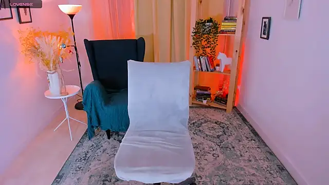 Snapshot of Laly_Peach chatting on December 19, 2024, 7:40 pm Laly Peach online show from December 19, 2024, 7:40 pm