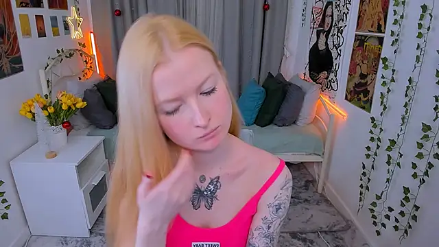 Snapshot of Laly_Peach chatting on December 22, 2024, 11:33 am Laly Peach online show from December 22, 2024, 11:33 am