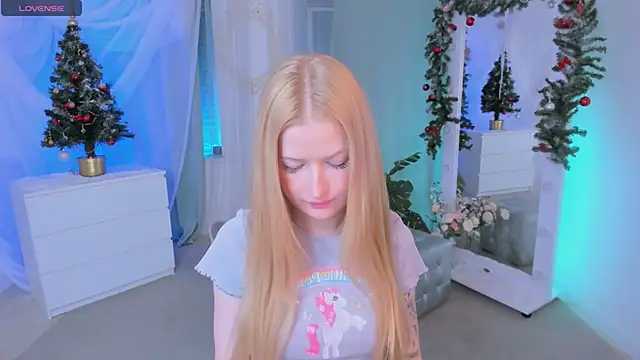 Snapshot of Laly_Peach chatting on January 6, 2025, 4:13 pm Laly Peach online show from January 6, 2025, 4:13 pm