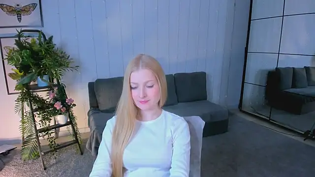 Snapshot of Laly_Peach chatting on February 24, 2025, 4:15 pm Laly Peach online show from February 24, 2025, 4:15 pm