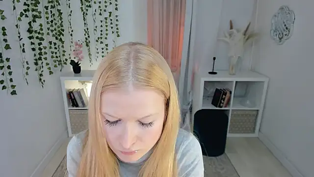 Snapshot of Laly_Peach chatting on December 4, 2025, 4:38 pm Laly Peach online show from December 4, 2025, 4:38 pm