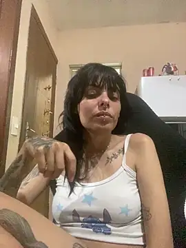 Snapshot of Sarah-safada chatting on December 16, 2025, 2:05 am Sarah-safada online show from December 16, 2025, 2:05 am