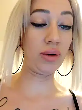 Snapshot of Fuck-Gina chatting on December 30, 2024, 12:11 am Fuck-Gina online show from December 30, 2024, 12:11 am