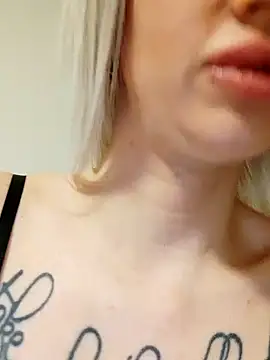 Snapshot of Fuck-Gina chatting on January 2, 2025, 10:11 pm Fuck-Gina online show from January 2, 2025, 10:11 pm