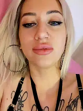 Snapshot of Fuck-Gina chatting on January 5, 2025, 11:44 pm Fuck-Gina online show from January 5, 2025, 11:44 pm