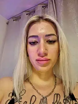 Snapshot of Fuck-Gina chatting on February 9, 2025, 6:16 pm Fuck-Gina online show from February 9, 2025, 6:16 pm