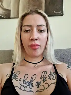 Snapshot of Fuck-Gina chatting on March 9, 2025, 4:11 pm Fuck-Gina online show from March 9, 2025, 4:11 pm