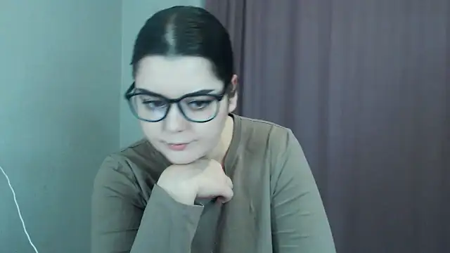 ohhhMie online show from December 18, 2024, 3:11 pm