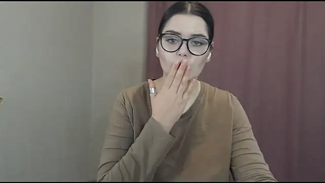 ohhhMie online show from February 20, 2025, 7:19 pm