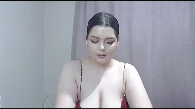 Snapshot of ohhhMie chatting on July 28, 2026, 6:31 pm ohhhMie online show from July 28, 2026, 6:31 pm