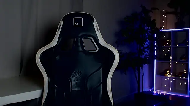 Snapshot of Queensy_Sins chatting on September 12, 2025, 9:48 pm Queensy Sins online show from September 12, 2025, 9:48 pm