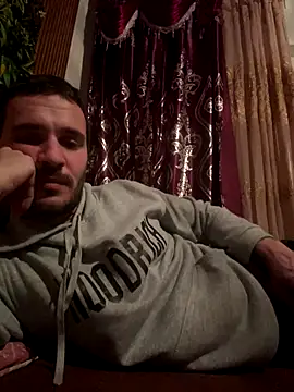 AlexandruUK online show from December 4, 2025, 4:27 pm