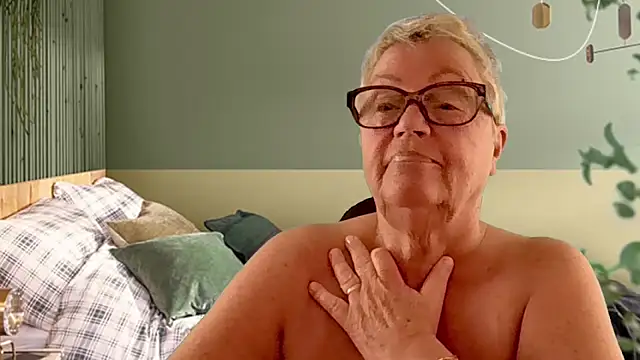 Snapshot of GrannyChrissy68 chatting on March 10, 2026, 5:40 pm GrannyChrissy68 online show from March 10, 2026, 5:40 pm