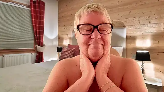 Snapshot of GrannyChrissy68 chatting on April 1, 2026, 1:34 pm GrannyChrissy68 online show from April 1, 2026, 1:34 pm