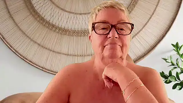 Snapshot of GrannyChrissy68 chatting on April 15, 2026, 9:37 pm GrannyChrissy68 online show from April 15, 2026, 9:37 pm