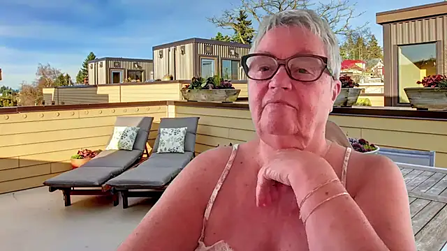 GrannyChrissy68 online show from July 20, 2026, 1:24 pm