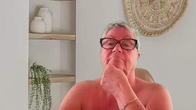 GrannyChrissy68 online show from July 27, 2026, 9:33 pm