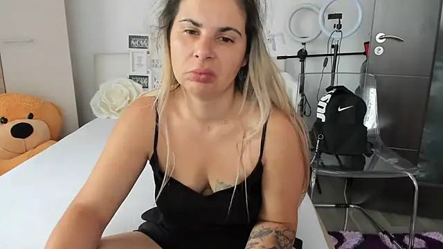 Snapshot of sweetemy4u chatting on September 10, 2025, 7:19 am sweetemy4u online show from September 10, 2025, 7:19 am