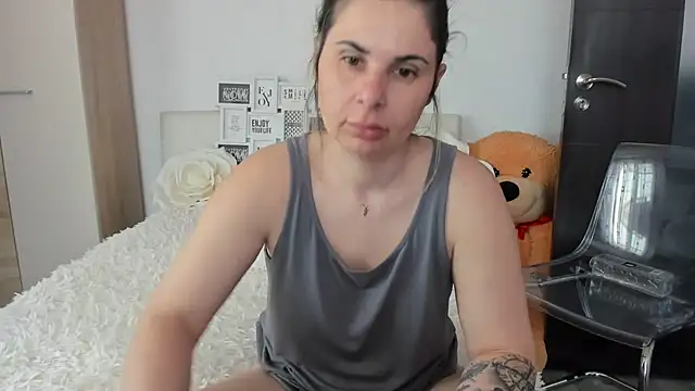 Snapshot of sweetemy4u chatting on April 20, 2026, 7:33 am sweetemy4u online show from April 20, 2026, 7:33 am