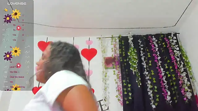 Snapshot of samantha__smile chatting on June 16, 2026, 8:44 pm samantha smile online show from June 16, 2026, 8:44 pm