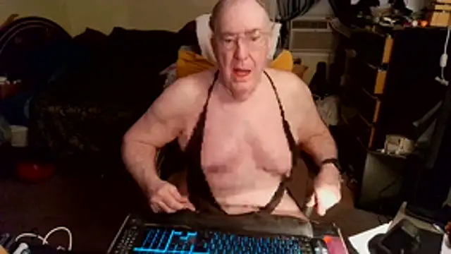 Snapshot of Toastir chatting on April 23, 2026, 3:14 pm Toastir online show from April 23, 2026, 3:14 pm