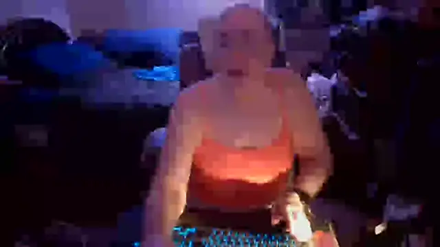 Snapshot of Toastir chatting on May 26, 2026, 4:14 pm Toastir online show from May 26, 2026, 4:14 pm
