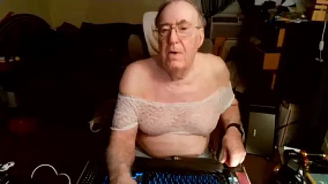 Snapshot of Toastir chatting on June 15, 2026, 1:46 pm Toastir online show from June 15, 2026, 1:46 pm