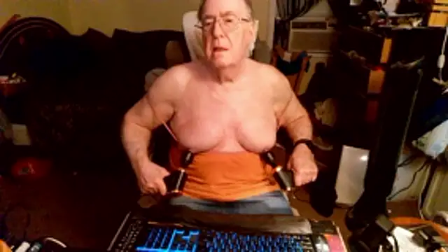 Snapshot of Toastir chatting on June 30, 2026, 1:39 am Toastir online show from June 30, 2026, 1:39 am