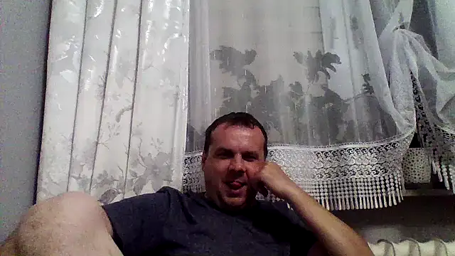 Snapshot of grzes19763 chatting on June 18, 2026, 8:02 pm grzes19763 online show from June 18, 2026, 8:02 pm