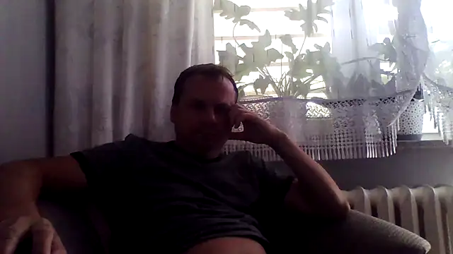 Snapshot of grzes19763 chatting on July 6, 2026, 8:11 am grzes19763 online show from July 6, 2026, 8:11 am