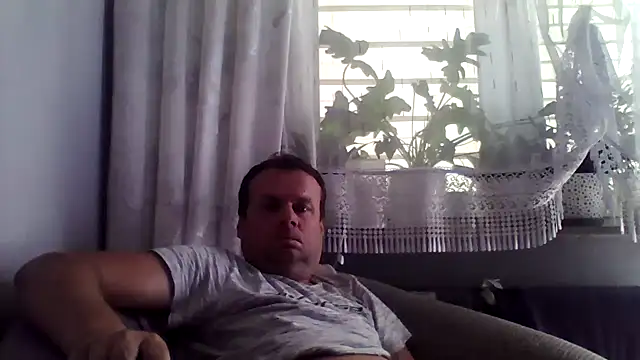 Snapshot of grzes19763 chatting on July 19, 2026, 9:02 am grzes19763 online show from July 19, 2026, 9:02 am