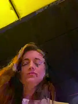 Snapshot of PhotoBabe chatting on April 6, 2026, 5:52 am PhotoBabe online show from April 6, 2026, 5:52 am