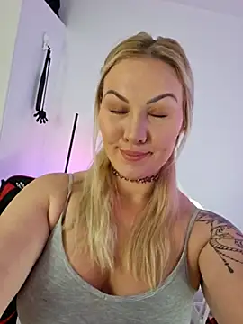 Snapshot of NastyMilf_ chatting on March 5, 2025, 8:32 am NastyMilf online show from March 5, 2025, 8:32 am