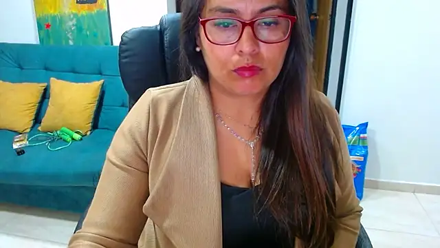 Ixchel Anaid online show from March 6, 2025, 8:37 pm