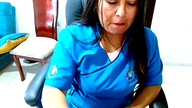 Ixchel Anaid online show from November 18, 2025, 5:06 pm