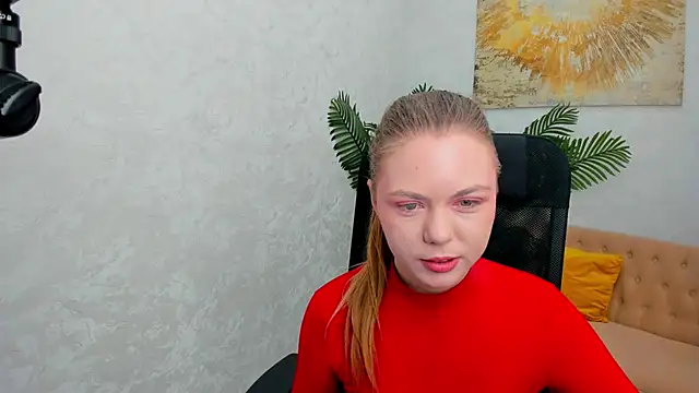 Snapshot of Strawberrye chatting on January 18, 2025, 11:21 am Strawberrye online show from January 18, 2025, 11:21 am