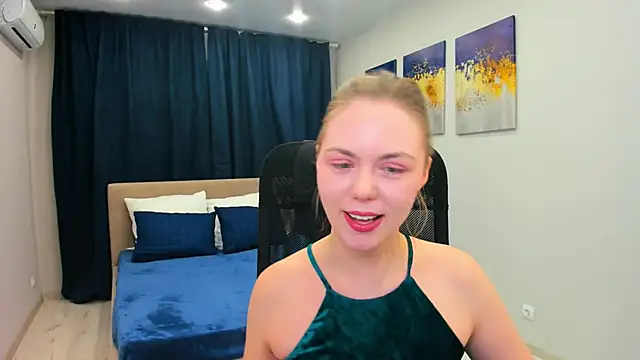 Snapshot of Strawberrye chatting on January 19, 2025, 1:22 pm Strawberrye online show from January 19, 2025, 1:22 pm