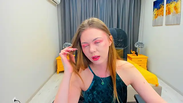 Snapshot of Strawberrye chatting on January 25, 2025, 3:30 am Strawberrye online show from January 25, 2025, 3:30 am