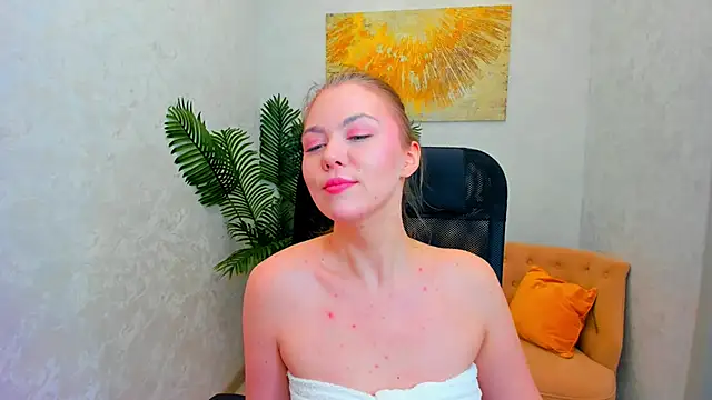 Snapshot of Strawberrye chatting on February 3, 2025, 8:02 am Strawberrye online show from February 3, 2025, 8:02 am