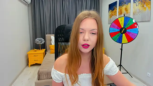 Snapshot of Strawberrye chatting on February 5, 2025, 3:34 am Strawberrye online show from February 5, 2025, 3:34 am