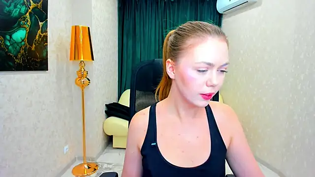 Snapshot of Strawberrye chatting on February 10, 2025, 6:31 am Strawberrye online show from February 10, 2025, 6:31 am