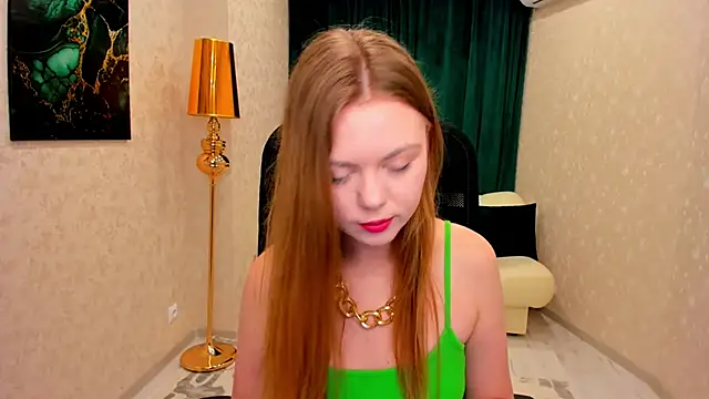 Snapshot of Strawberrye chatting on February 12, 2025, 3:40 am Strawberrye online show from February 12, 2025, 3:40 am