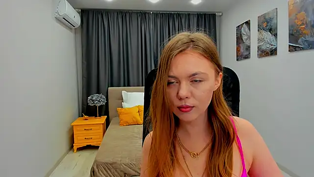 Snapshot of Strawberrye chatting on February 18, 2025, 6:04 pm Strawberrye online show from February 18, 2025, 6:04 pm