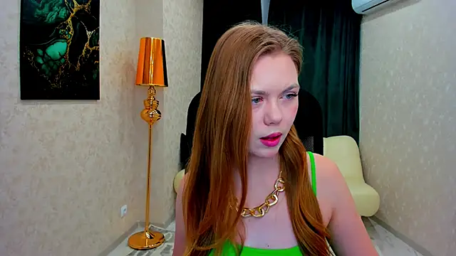 Snapshot of Strawberrye chatting on February 19, 2025, 3:50 am Strawberrye online show from February 19, 2025, 3:50 am